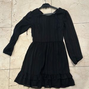 City studio can black dress